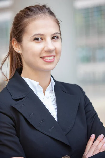 Porträt Einer Jungen Geschäftsfrau — Stockfoto