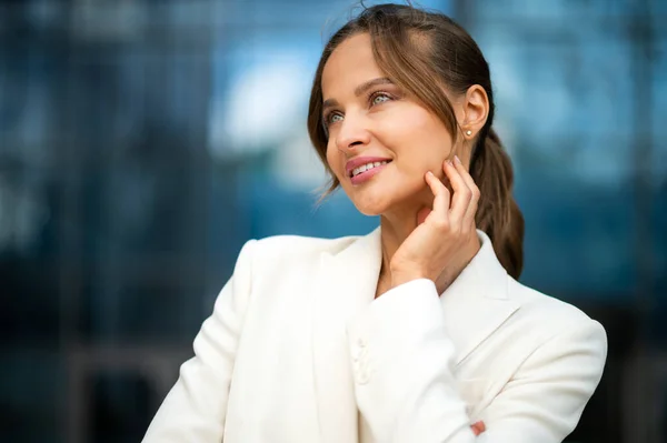 Confident Young Female Manager Outdoor Modern Urban Setting Pensive Expression — Stock Photo, Image