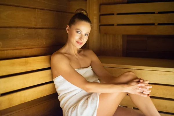 Frau Dampfbad Sauna Entspannen — Stockfoto
