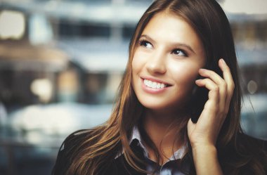 telefon, gülümseyen iş kadını
