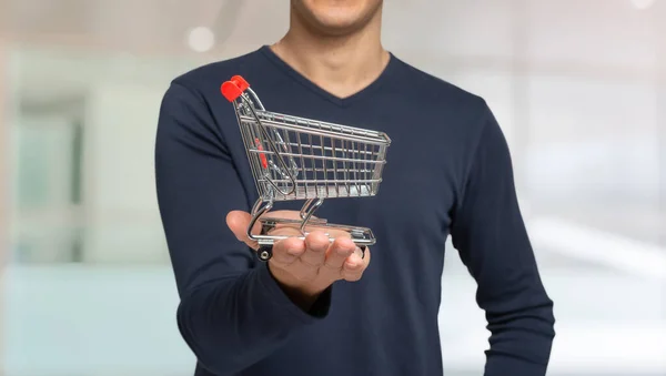 Homem Segurando Carrinho Compras Pequeno — Fotografia de Stock