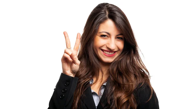 Retrato Uma Mulher Feliz Sorrindo Mostrando Sinal Vitória Olhando Para — Fotografia de Stock