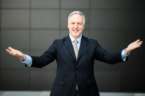 Smiling Senior Businessman Open Arms Welcoming Concept Gesture — Stock Photo, Image