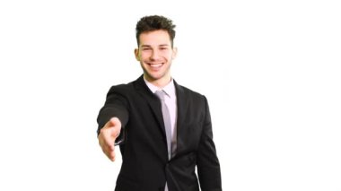 Genç müdür size beyazlar içinde el sıkışma şansı veriyor.