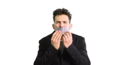 İş adamı konuşamıyor çünkü ağzı koli bandıyla kapatılmış.