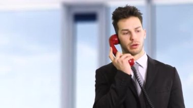 telefonda bağıran kızgın işadamı