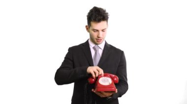 Kırmızılı bir telefondan genç müdür.