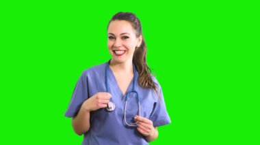 Yeşil arka planda hemşire portresi