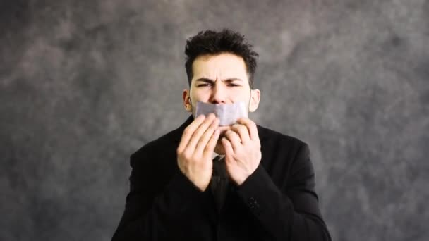 Бізнесмен Може Говорити Тому Його Рот Стрічкою — стокове відео