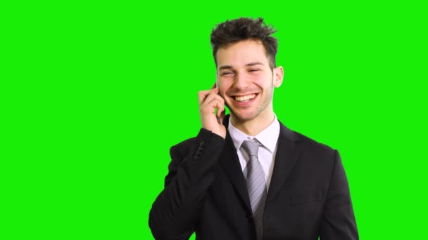 Gülümseyen Işadamı Yeşil Alanda Telefonda Konuşuyor — Stok video