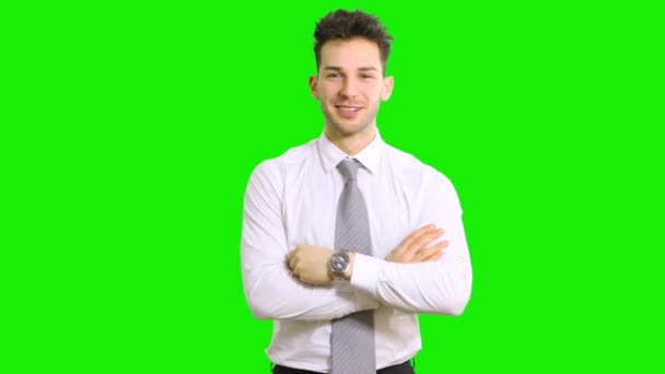 Młody Manager Portret Izolowany Zielonym Kluczu Chromowym — Wideo stockowe