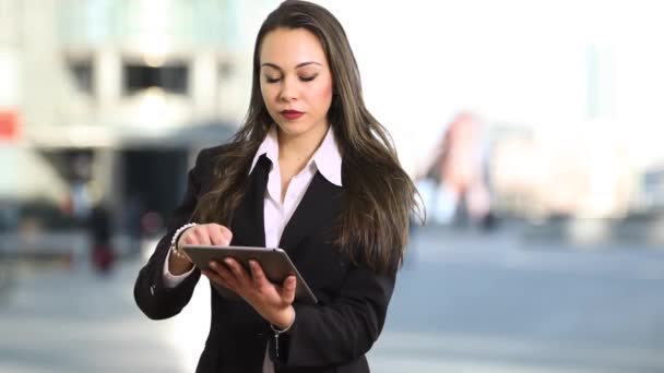 Woman Using Tablet — Stock Video