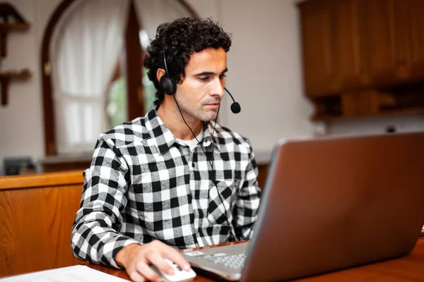 Guy Using Headset Laptop Computer Chatting Internet — ストック写真