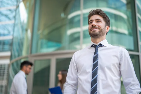 Grupo Jóvenes Empresarios Sonrientes —  Fotos de Stock