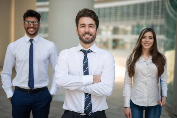 Grupa Uśmiechniętych Młodych Przedsiębiorców — Zdjęcie stockowe