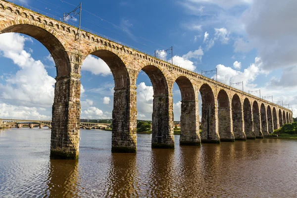 Puente ferroviario de piedra en Berwick-upon-Tweed — Foto de Stock