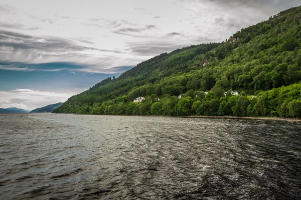 Vista del Lago Ness en el verano — Foto de Stock