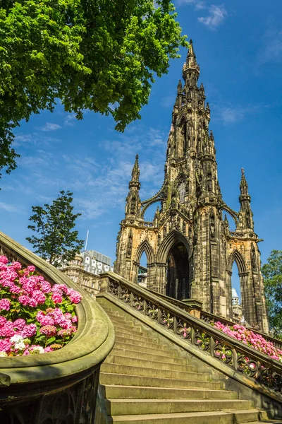 Visa av scott monument i edinburgh — Stockfoto