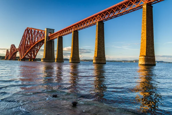 Tramonto e Forth Road Bridge in Scozia — Foto Stock