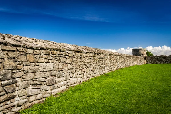 Medieval wall surrounding the castle with stone — Stock Photo, Image