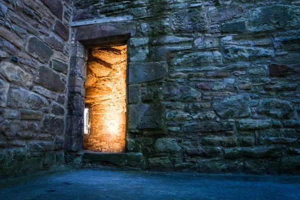 Luce drammatica nell'antico castello — Foto Stock