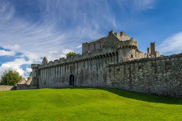 Middeleeuws stenen kasteel in Schotland — Stockfoto