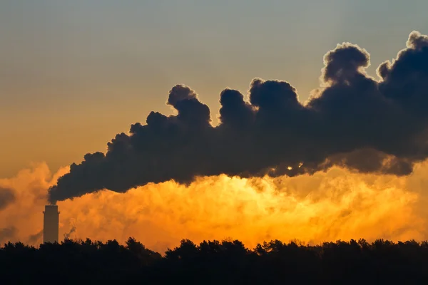 Thermal power station and Smoke at Sunset — Stock Photo, Image