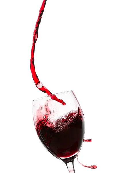 Copo com respingo de vinho tinto sobre fundo branco — Fotografia de Stock