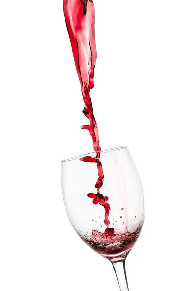 Strano spruzzata di vino rosso in a vetro su sfondo bianco — Foto Stock