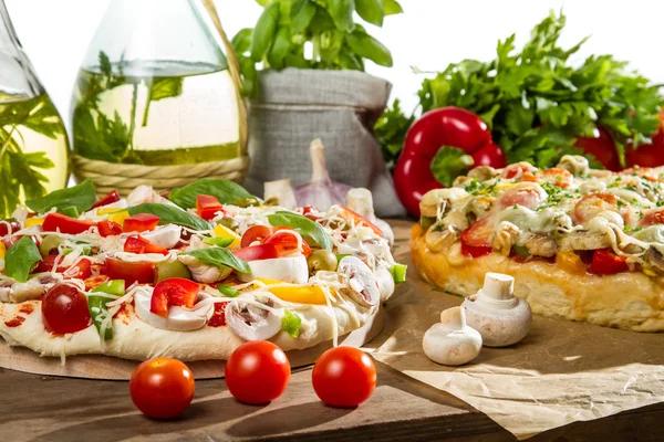 ピザを焼くための新鮮な野菜 — ストック写真