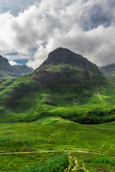 Groene hooglanden in zomer Schotland — Stockfoto