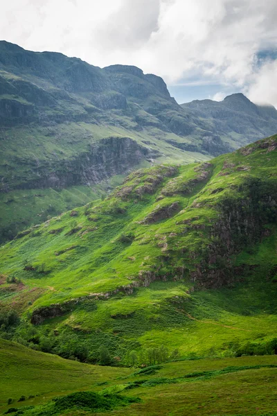 Sentier pédestre en Écosse Highlands en été — Photo