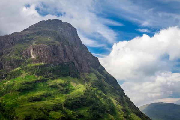 Escocia tierras altas verdes en verano — Foto de Stock