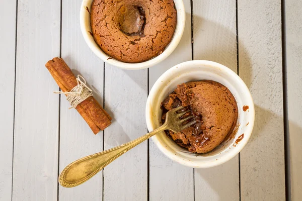 Close-up on a fork eats chocolate muffin — Stock Photo, Image