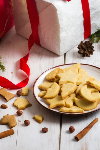 Vánoční dekorace a soubory cookie dárek — Stock fotografie