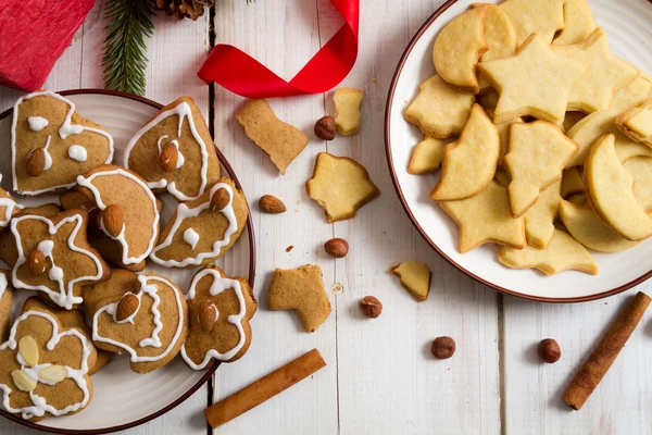 Weihnachtsplätzchen mit Nüssen und Zimt — Stockfoto