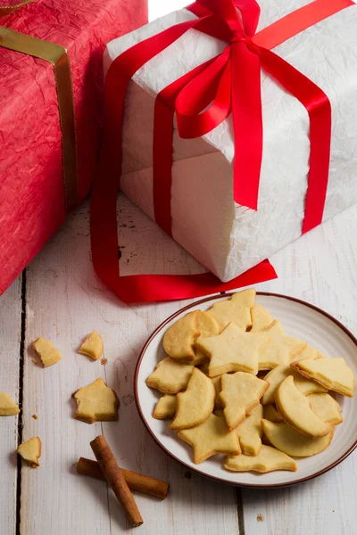 Homemade gingerbread cookies and gifts — Stock Photo, Image