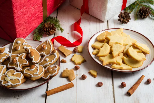 Close-up de um prato de biscoitos caseiros, pão de gengibre — Fotografia de Stock