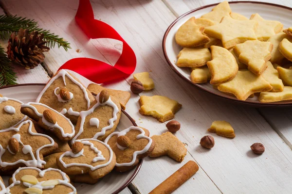 Hausgemachte Weihnachtsplätzchen mit Nüssen — Stockfoto