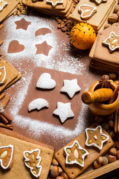 Christmas decorating gingerbread cookies — Stock Photo, Image