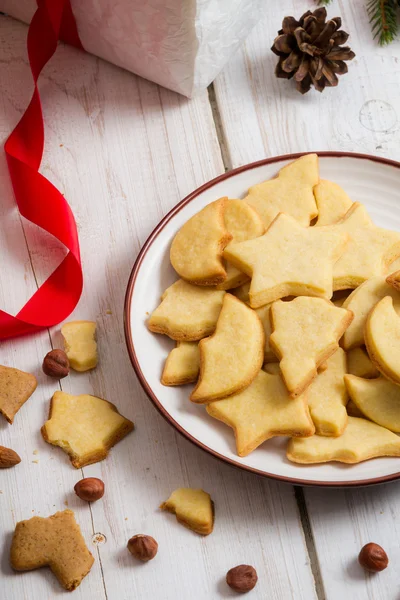 Zbliżenie christmas cookies na talerzu — Zdjęcie stockowe