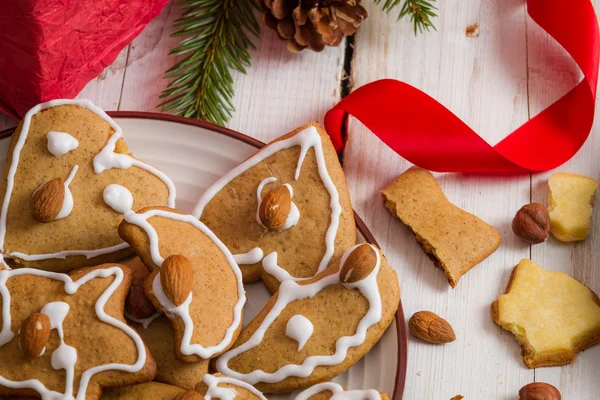 Closeup homemade christmas cookies met amandel noten — Stockfoto