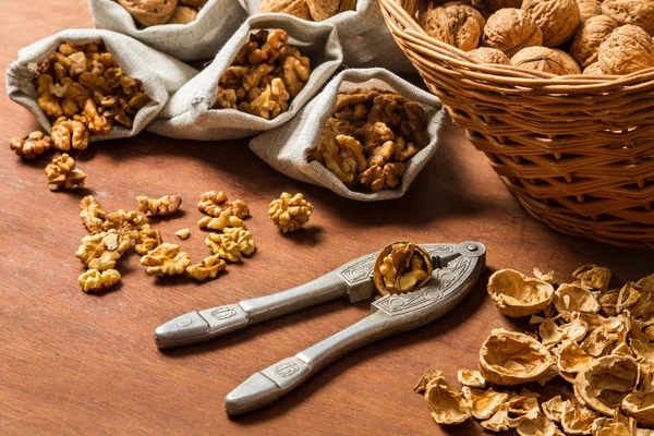 Walnut cracking and collecting their — Stock Photo, Image