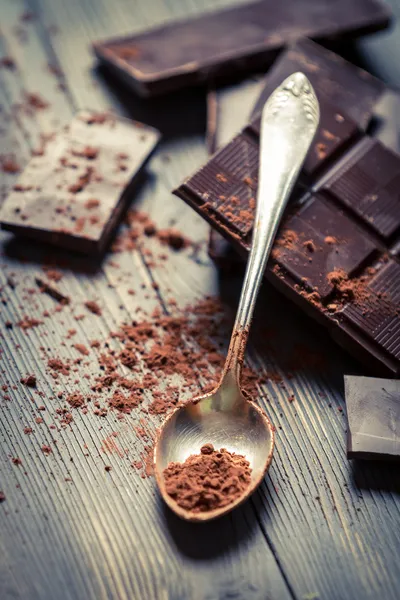 Kakaopulver und dunkle Schokolade — Stockfoto