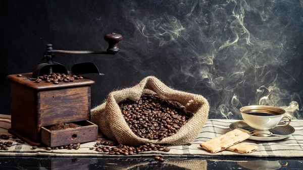 Fragrance of vintage brewing coffee — Stock Photo, Image