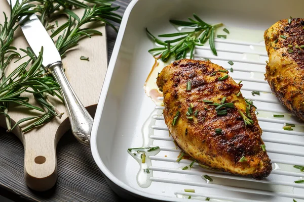 Close-up of roast chicken with rosemary — Stock Photo, Image