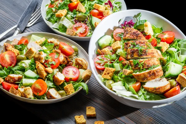 Dieta saludable construida sobre la base de ensalada —  Fotos de Stock