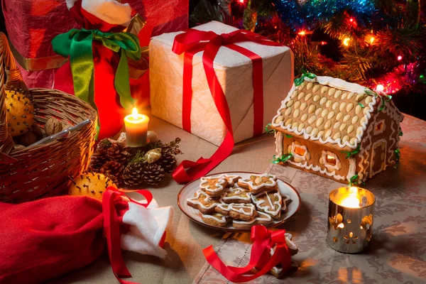 View of the Christmas table with presents and a Christmas tree — Stock Photo, Image