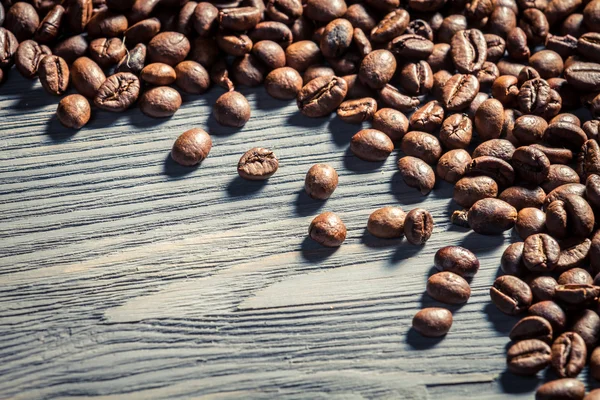 Semi di caffè su sfondo tavolo in legno n. 5. — Foto Stock