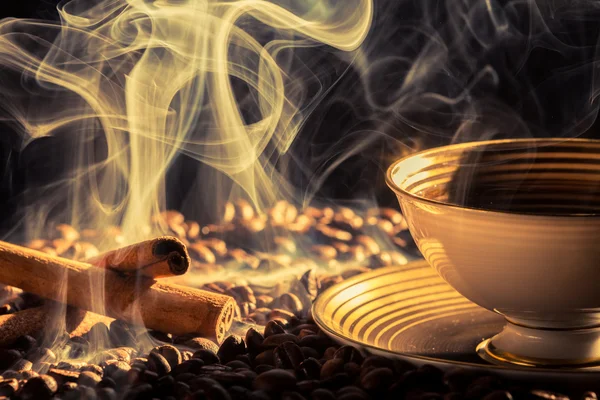 Pörkölt kávé fahéj illata — Stock Fotó